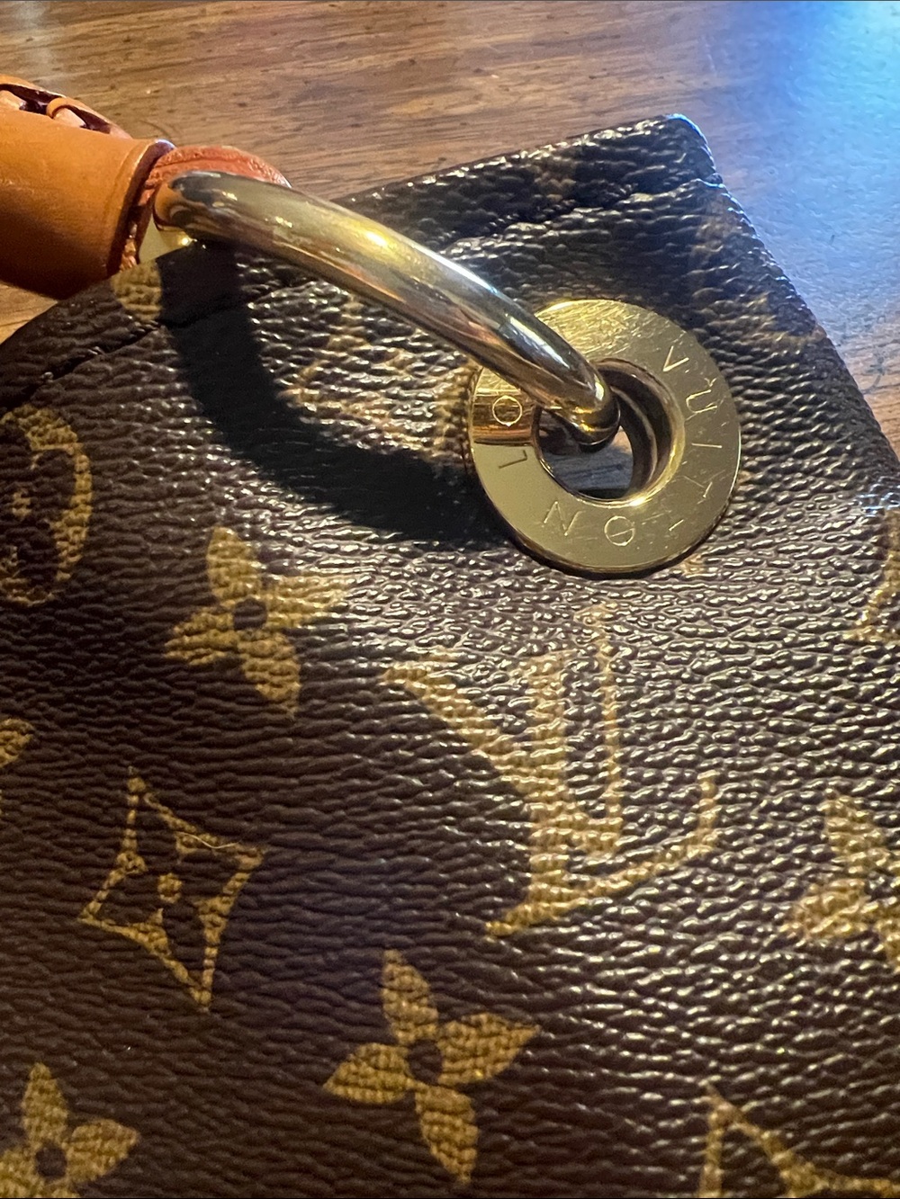 EUC Louis Vuitton Artsy - Picture 13 of 16